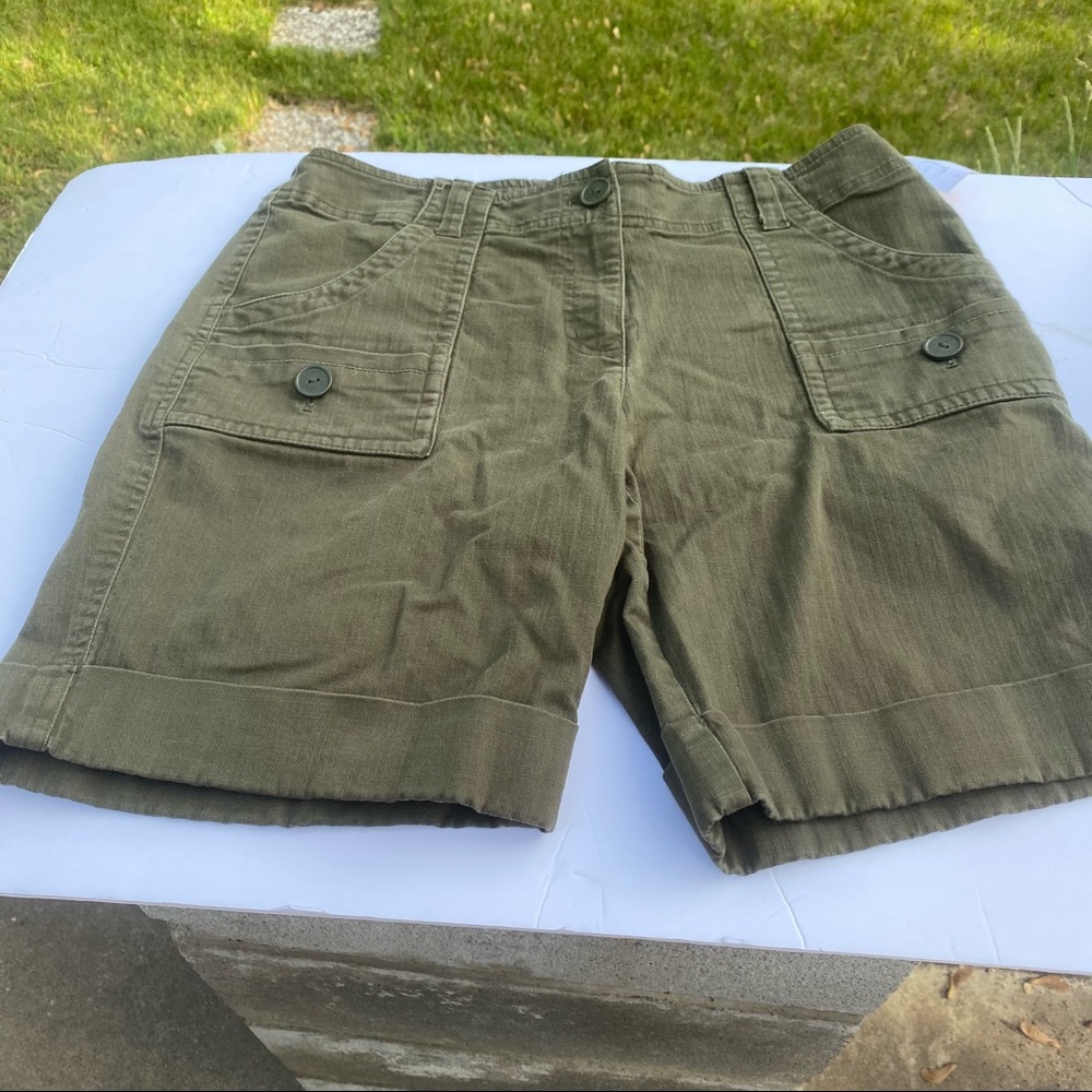 Liz & Co Stretch Cargo Khaki Green Shorts Sz 6
